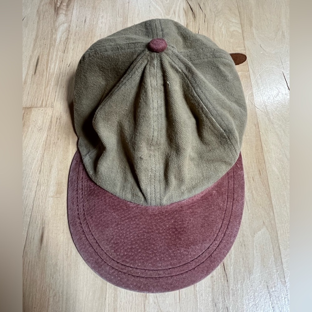 Vintage 90’s ball cap made in Canada.